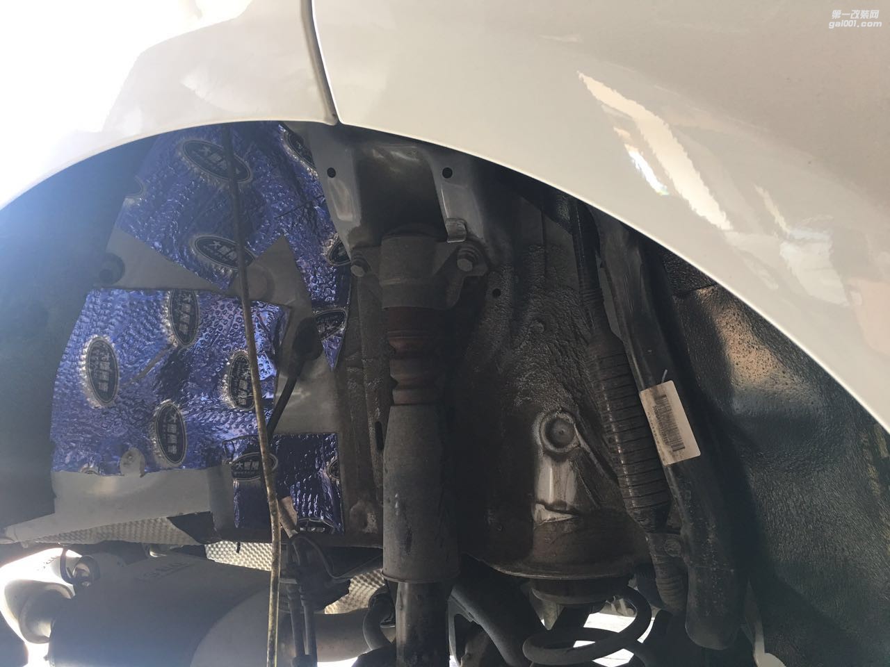 汕頭市星悅汽車音響改裝奧迪Q5大能四門(mén)隔音和葉子板隔音靜享舒適暢行，緊跟時(shí)尚潮流，提高生活品質(zhì)