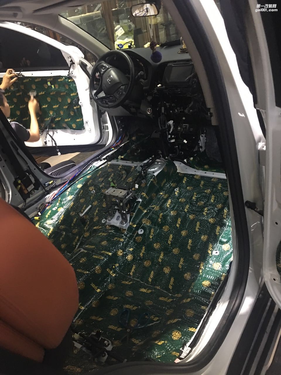 開最“靜”愛車，行快樂旅程汕頭本田繽智全車隔音降噪告別噪聲非靜不可汕頭市星悅汽車音響改裝汽車降噪