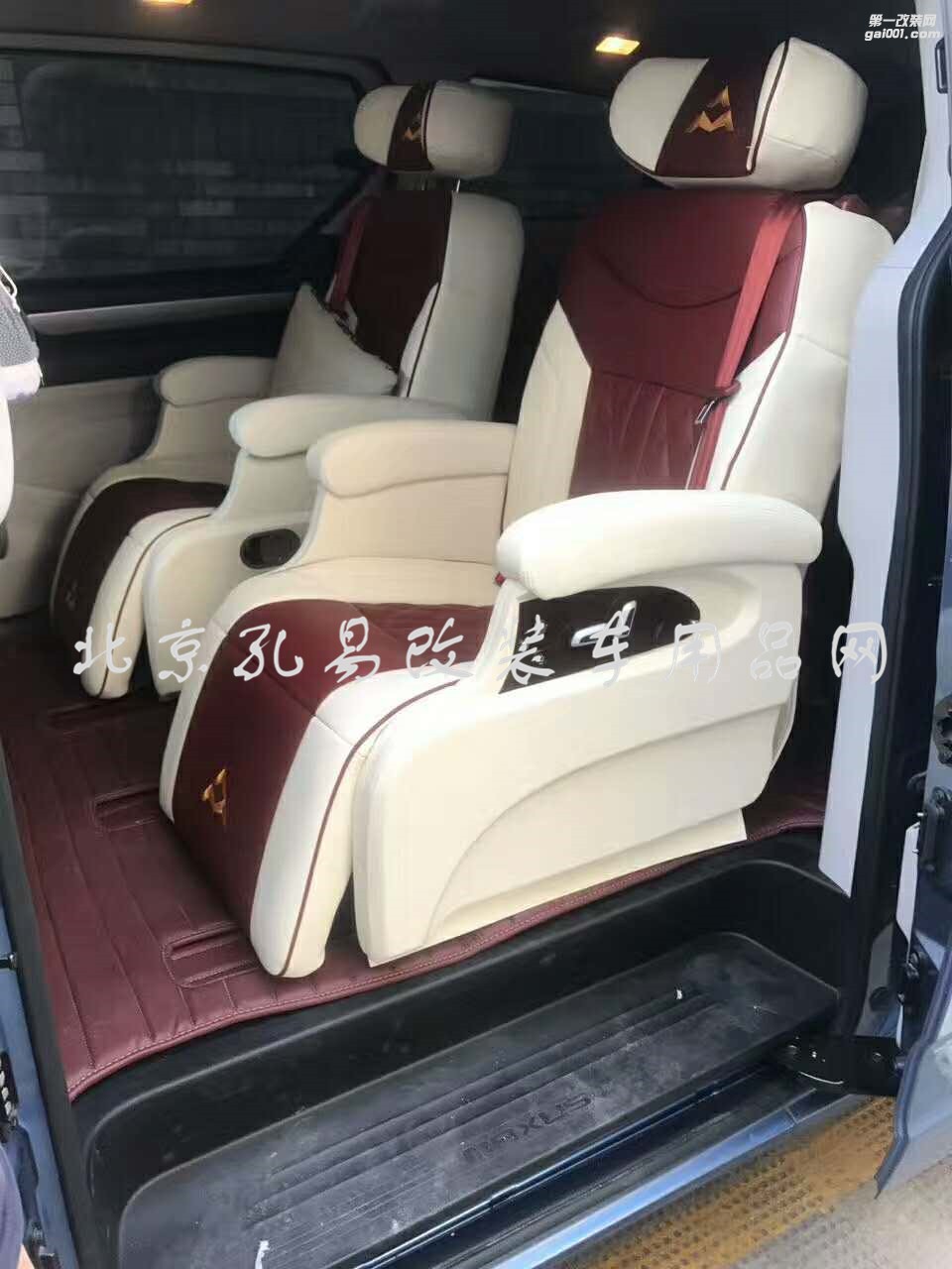 上汽大通G10 深受國賓青睞的MPV商務(wù)車內(nèi)飾簡單改裝