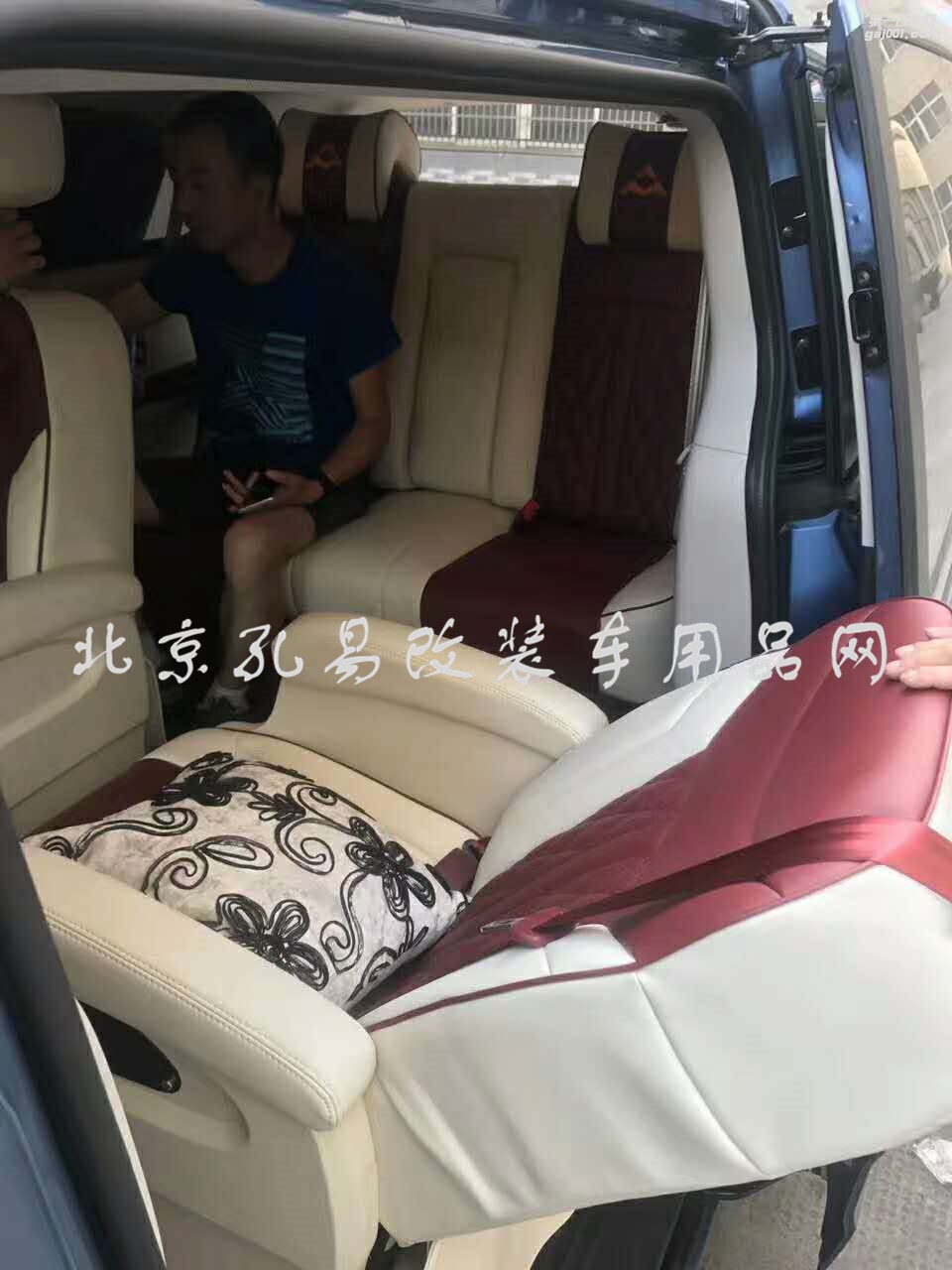 上汽大通G10 深受國賓青睞的MPV商務(wù)車內(nèi)飾簡單改裝