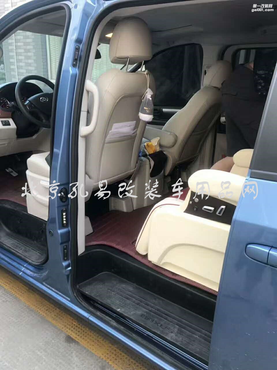 上汽大通G10 深受國賓青睞的MPV商務(wù)車內(nèi)飾簡單改裝