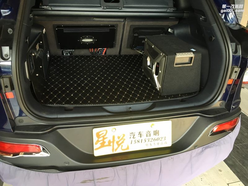 吉普自由光如此更極品讓發(fā)燒變得唾手可及汕頭市星悅汽車音響改裝法國(guó)勁浪三分頻英國(guó)創(chuàng)世紀(jì)全車隔音