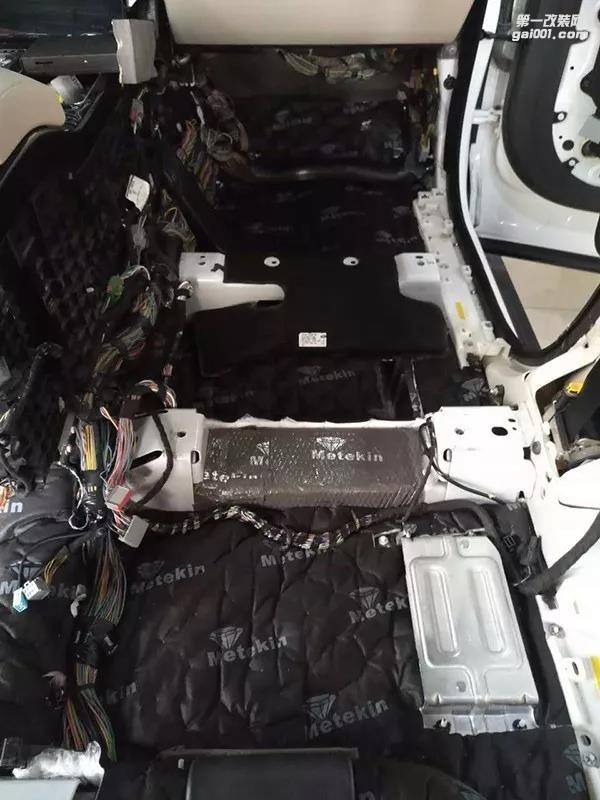 改造靜謐大空間，清遠汽車音響改裝路虎攬勝升級全車美特靜環(huán)保隔音！