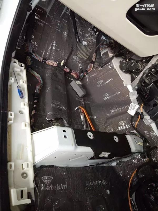 改造靜謐大空間，清遠汽車音響改裝路虎攬勝升級全車美特靜環(huán)保隔音！