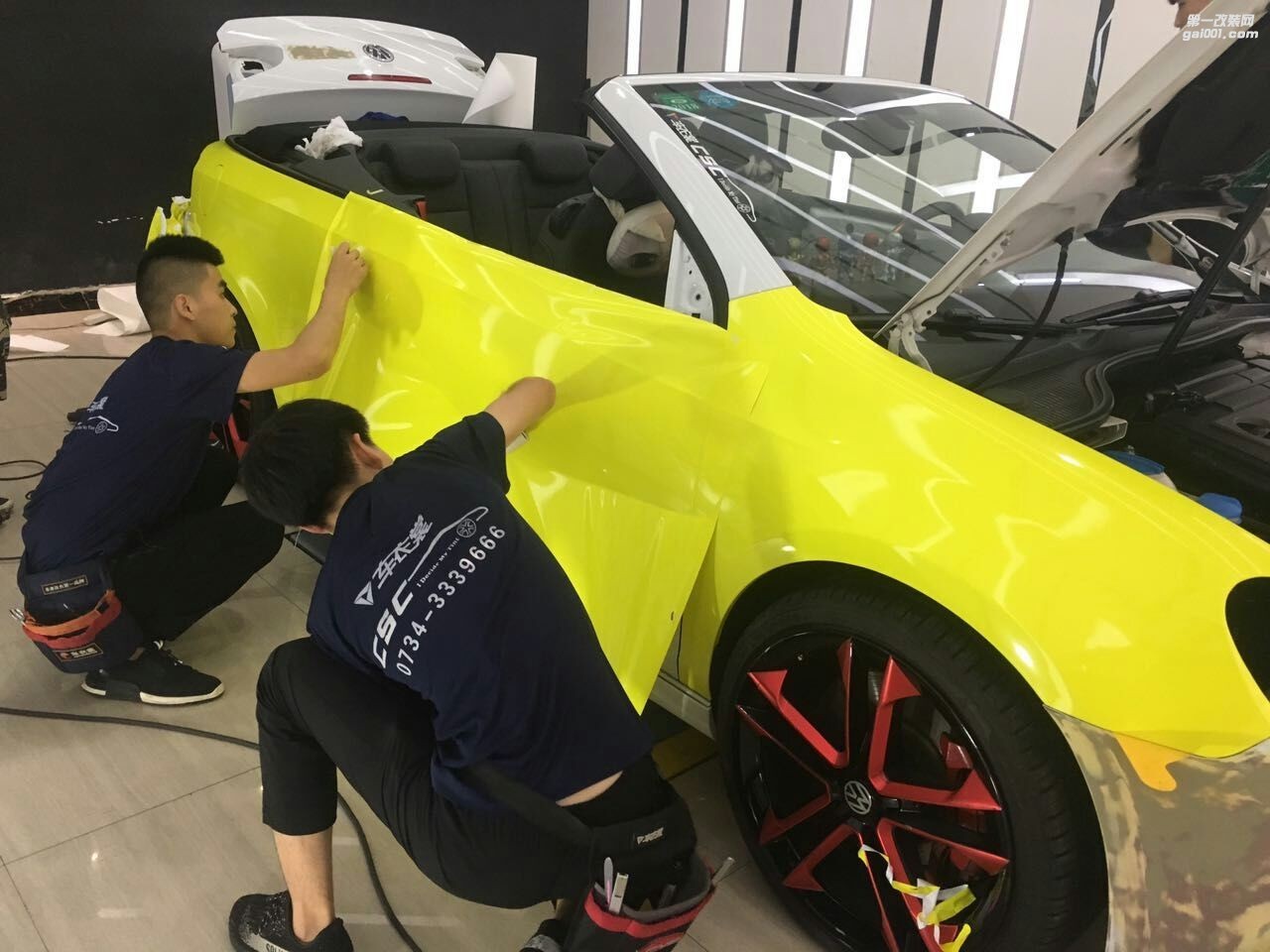 四川成都車衣裳大眾高爾夫R亮檸檬黃G060汽車改色貼膜
