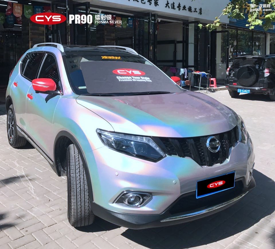 四川成都車衣裳日產(chǎn)奇駿鐳射銀PR90汽車改色貼膜