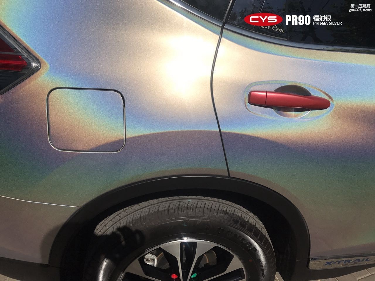 四川成都車衣裳日產(chǎn)奇駿鐳射銀PR90汽車改色貼膜
