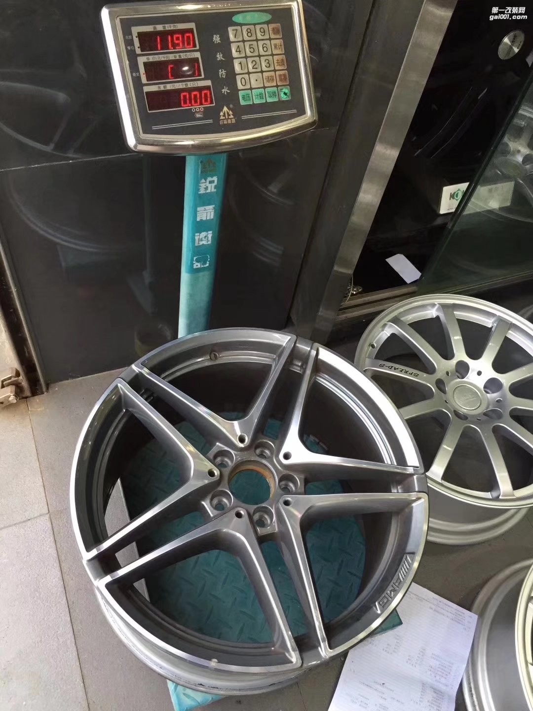 奔馳 C63，換 全新 RAYS G25 完工