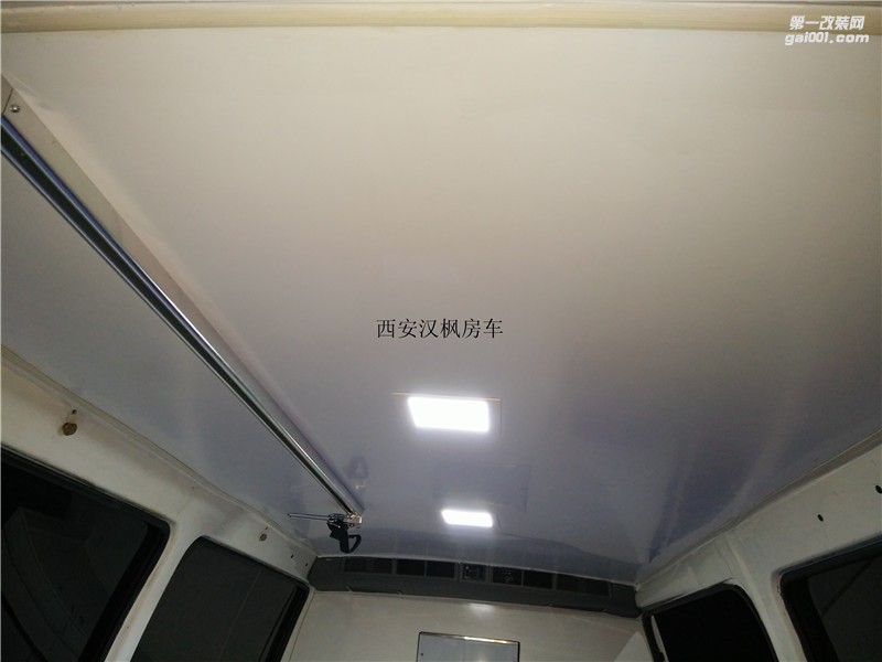 金杯醫(yī)護車改裝--漢楓房車