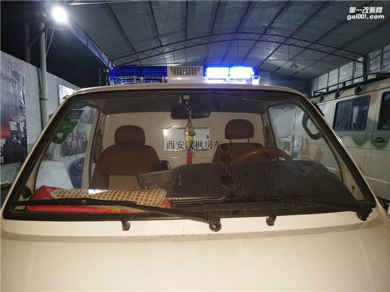 金杯醫(yī)護車改裝--漢楓房車