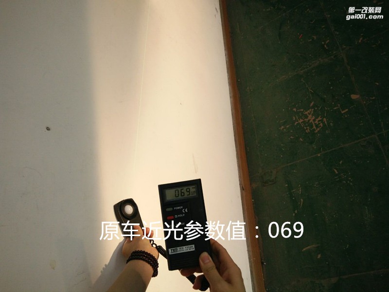 廣州汽車改燈 日產(chǎn)NV200大燈升級小糸Q5雙光透鏡飛利浦套餐