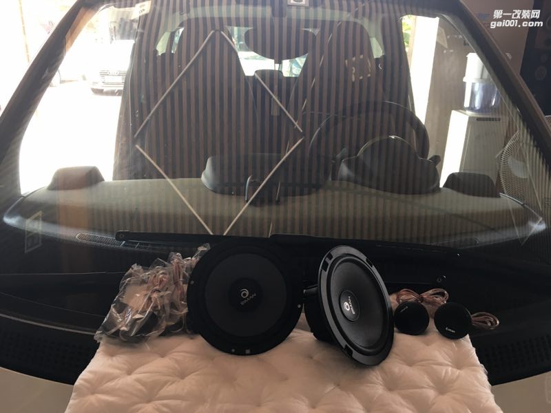 汕頭市星悅汽車(chē)音響改裝奔馳Smart（精靈）汽車(chē)音響改裝德國(guó)伊蔓二分頻套裝喇叭2門(mén)隔音讓音樂(lè)故事款款道來(lái)
