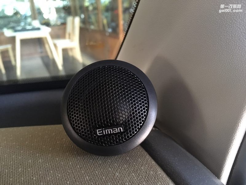 汕頭市星悅汽車(chē)音響改裝奔馳Smart（精靈）汽車(chē)音響改裝德國(guó)伊蔓二分頻套裝喇叭2門(mén)隔音讓音樂(lè)故事款款道來(lái)
