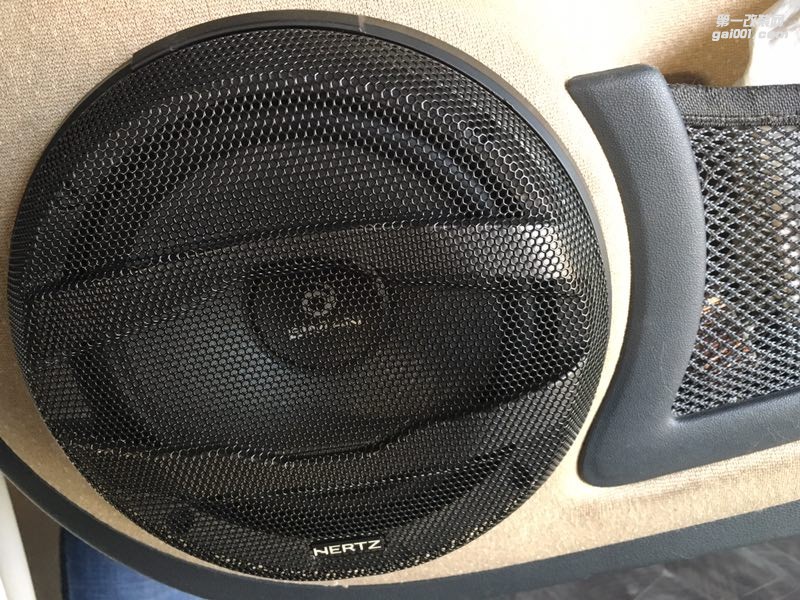 汕頭市星悅汽車(chē)音響改裝奔馳Smart（精靈）汽車(chē)音響改裝德國(guó)伊蔓二分頻套裝喇叭2門(mén)隔音讓音樂(lè)故事款款道來(lái)