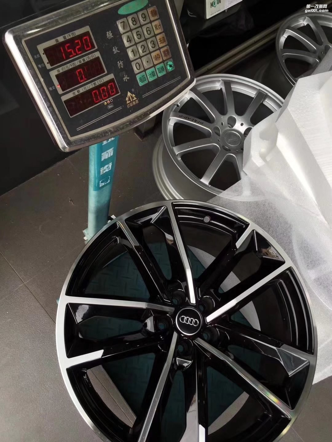 奧迪 RS7 ，上 美國(guó)  HRE  21寸 完工！
