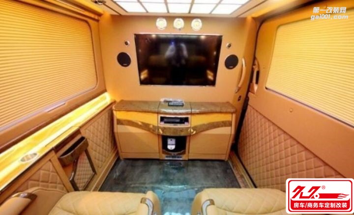 2017新款奔馳斯賓特9座商務(wù)車，大氣襲來，貼心設(shè)計！