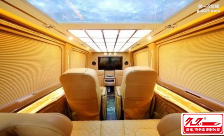 2017新款奔馳斯賓特9座商務(wù)車，大氣襲來，貼心設(shè)計！