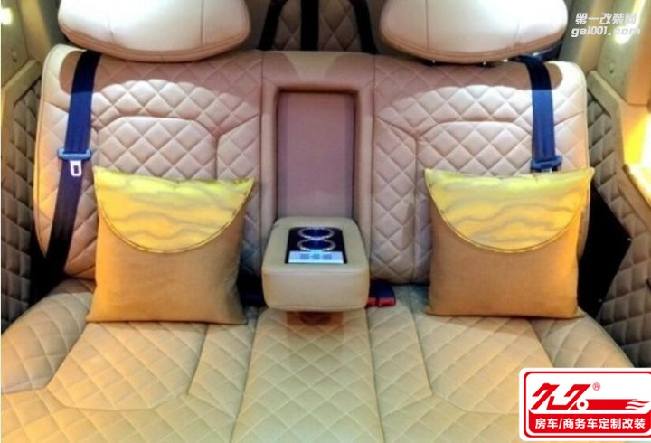 2017新款奔馳斯賓特9座商務(wù)車，大氣襲來，貼心設(shè)計！