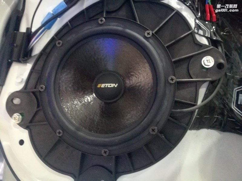 臨沂豐田霸道音響改裝升級阿爾派CD機+德國伊頓ETON汽車音響