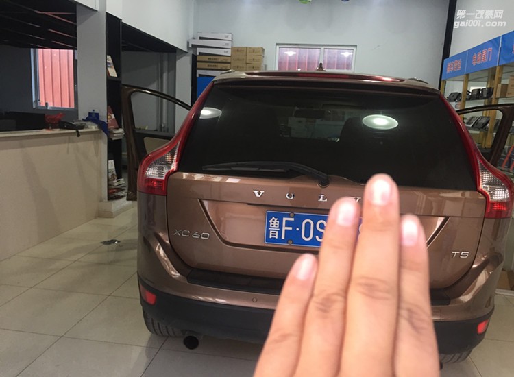 沃爾沃XC60原車屏升級(jí)凱立德導(dǎo)航+倒車影像軌跡行車記錄儀