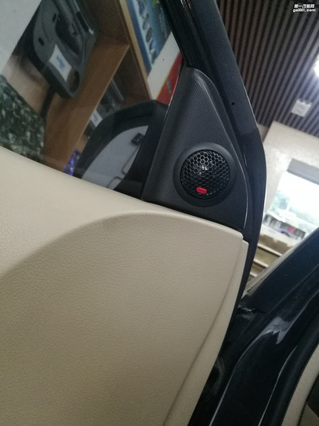 汕頭市星悅汽車音響改裝豐田花冠“音”你而美！改裝美國CDT西迪聲喇叭備胎功放追求完美音效
