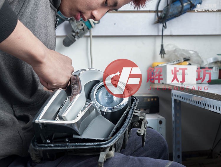 北京車燈翻新維修改燈店【解燈坊】奧迪A4翻新車燈燈罩案例