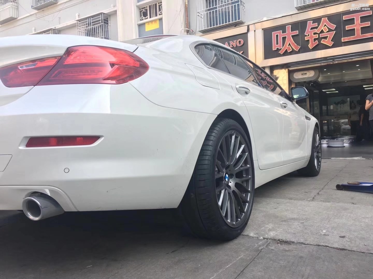 寶馬，換 20寸 完工！