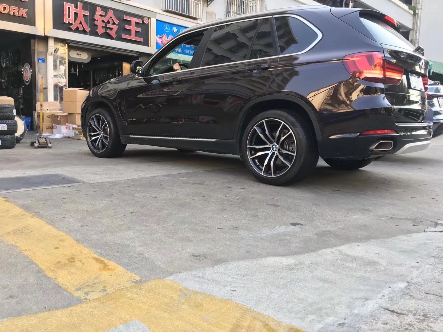 寶馬，換 原裝 611M  20寸 完工！
