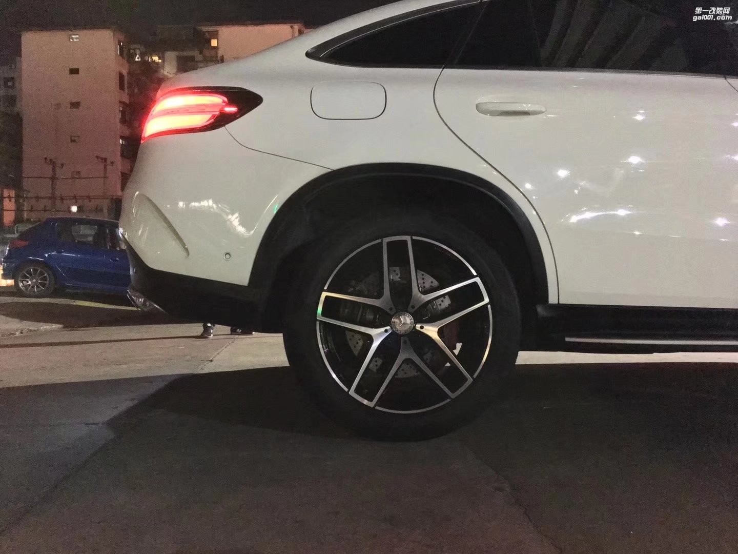 奔馳GLE，換 原裝 AMG 21寸 完工！