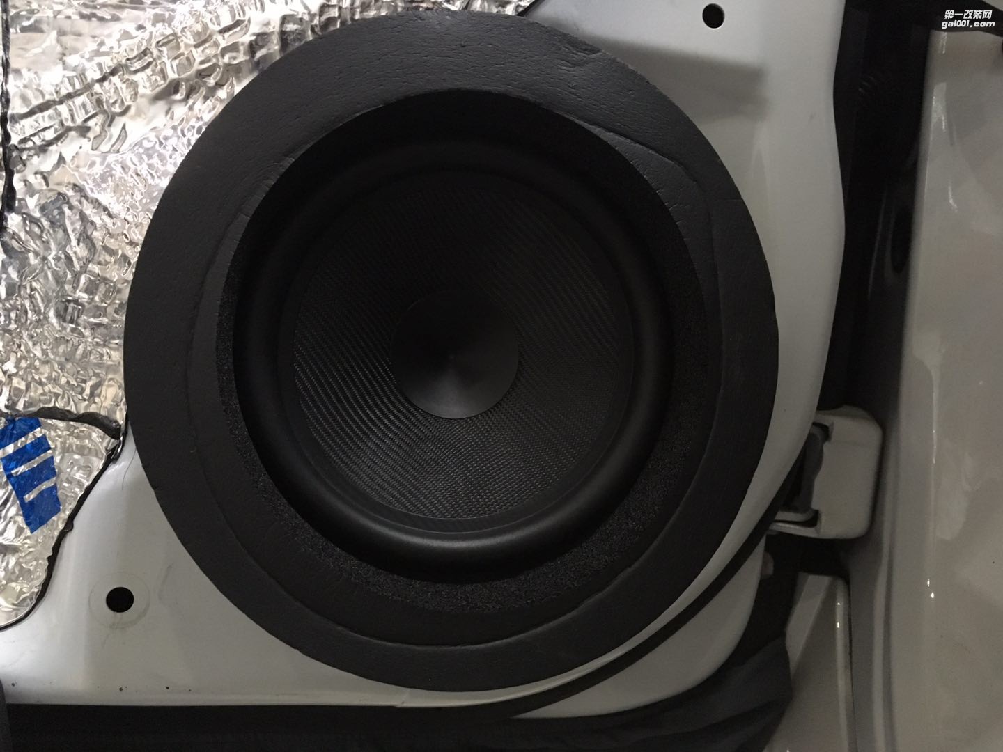 重發(fā)新聲汕頭市星悅汽車音響改裝本田思域升級(jí)意大利赫茲十五周年紀(jì)念版二分頻套裝喇叭赫茲功放