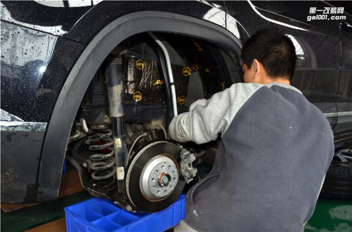 武漢途昂汽車隔音降噪方案 翼子板施工俄羅斯STP航空隔音