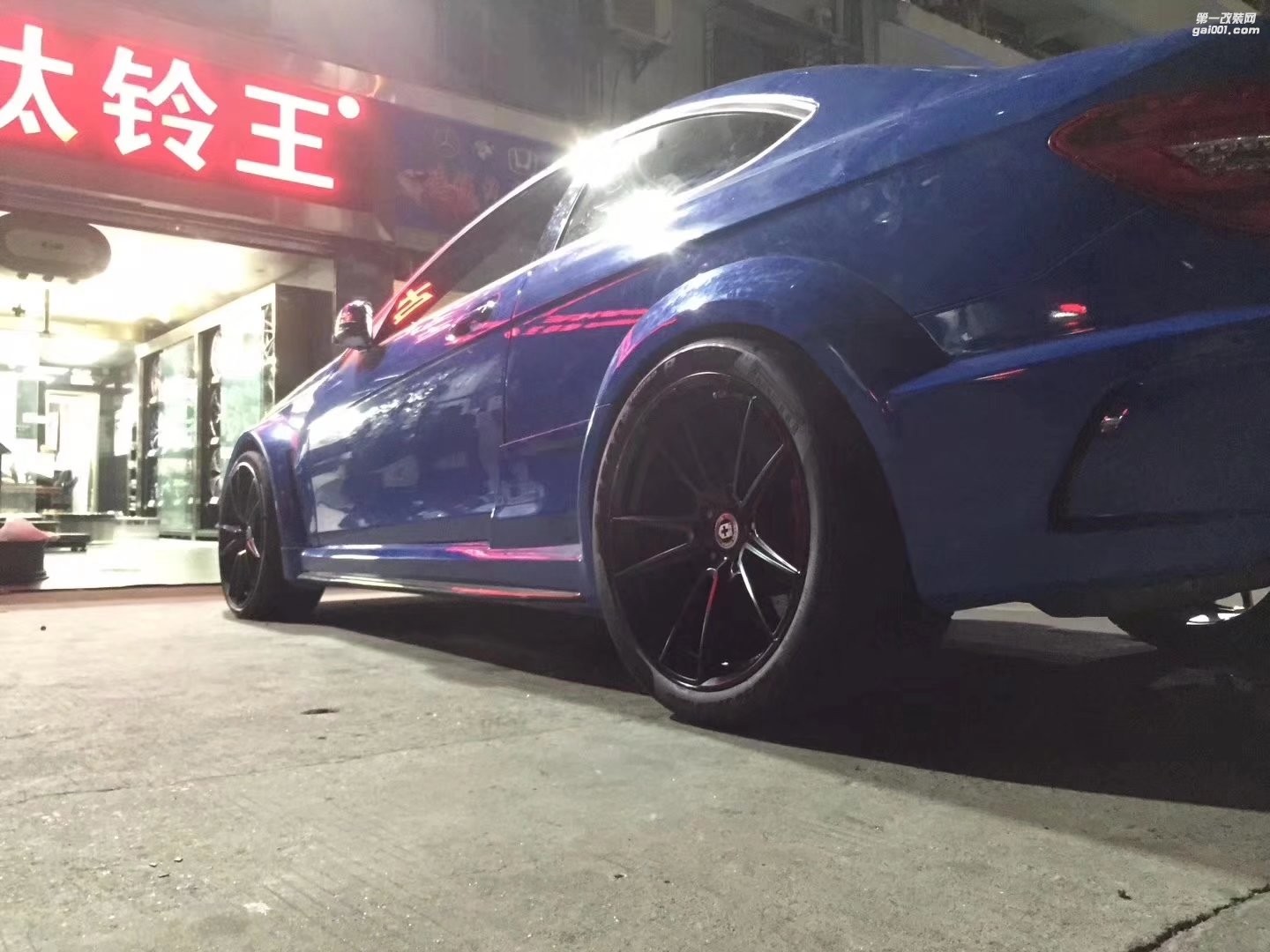奔馳，換 HRE 20寸 完工。