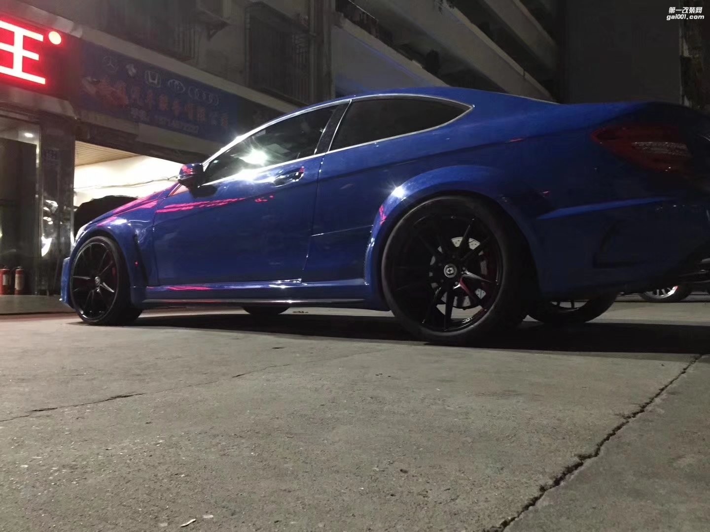 奔馳，換 HRE 20寸 完工。