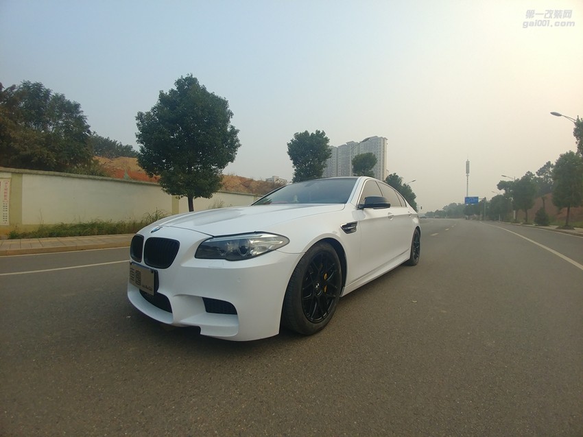 寶馬5系升級(jí)AN M5包圍+改色