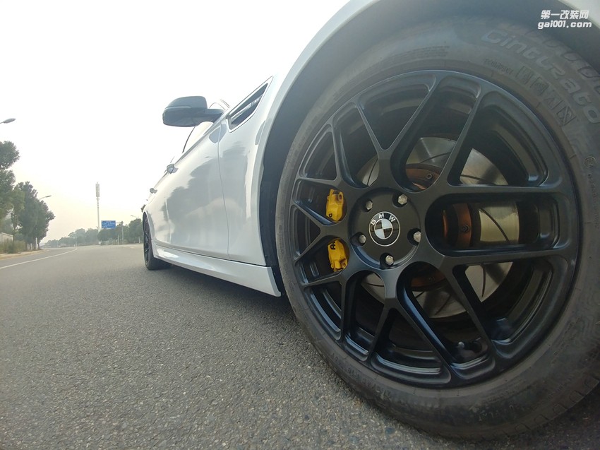 寶馬5系升級(jí)AN M5包圍+改色