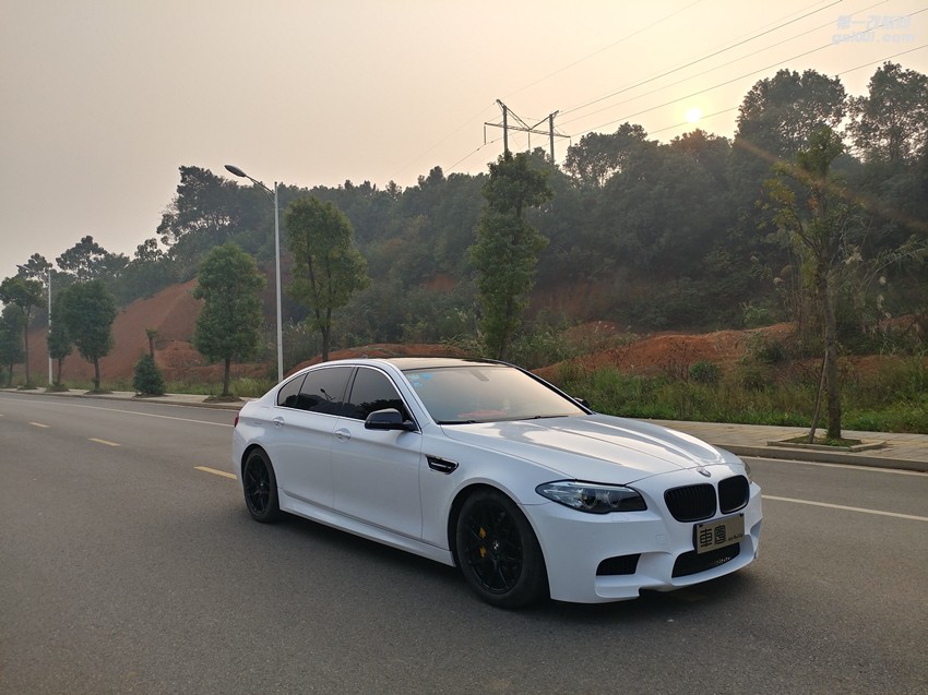 寶馬5系升級(jí)AN M5包圍+改色