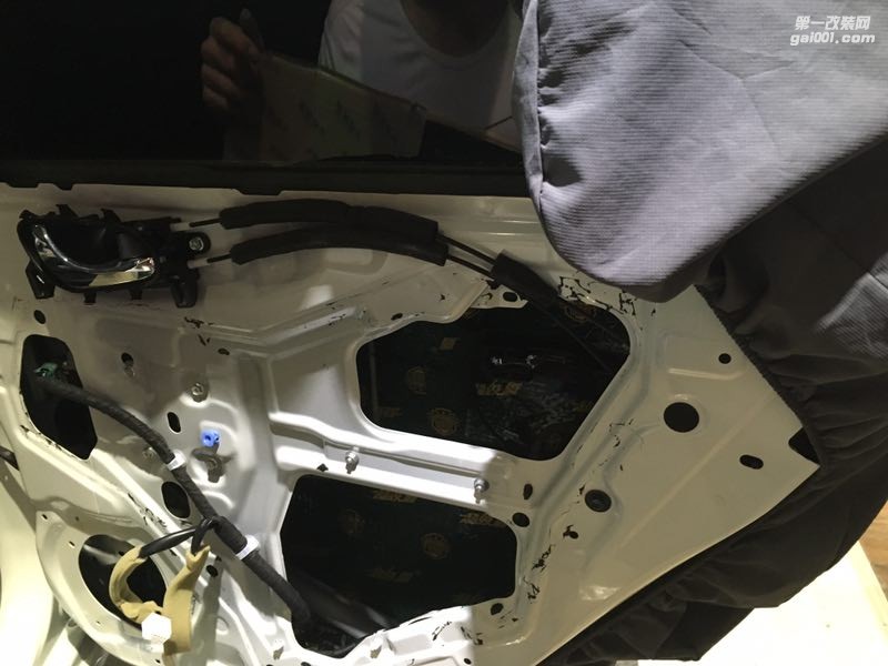 如何簡單升級汽車音響最有效果？日產(chǎn)軒逸升級4門隔音改裝意大利赫茲入門級喇叭汕頭市星悅汽車音響升級中心