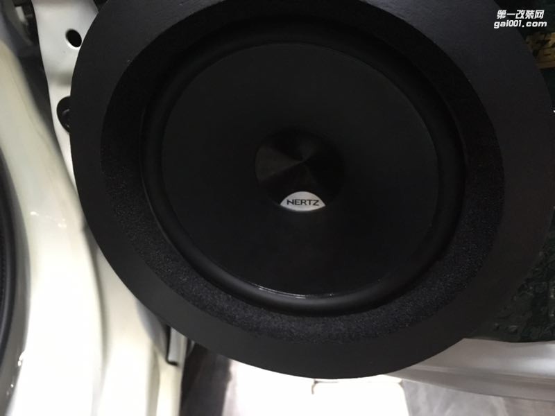 如何簡單升級汽車音響最有效果？日產(chǎn)軒逸升級4門隔音改裝意大利赫茲入門級喇叭汕頭市星悅汽車音響升級中心
