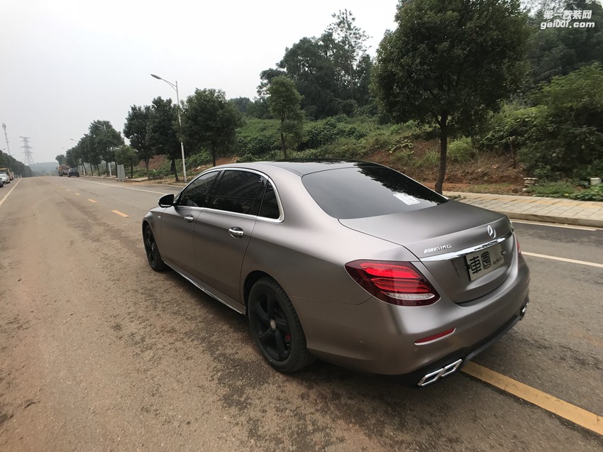 奔馳E級(jí)升級(jí)E63S包圍+電光鈦金灰改色