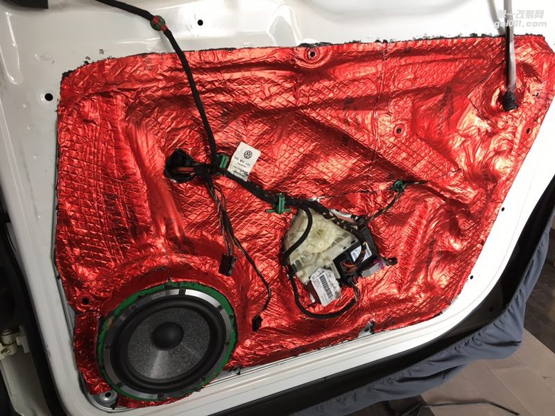 汕頭市星悅汽車音響大眾途觀改裝法國勁浪小烏托邦165WRC套裝喇叭搭配英國創(chuàng)世紀(jì)功放完美的音樂享受
