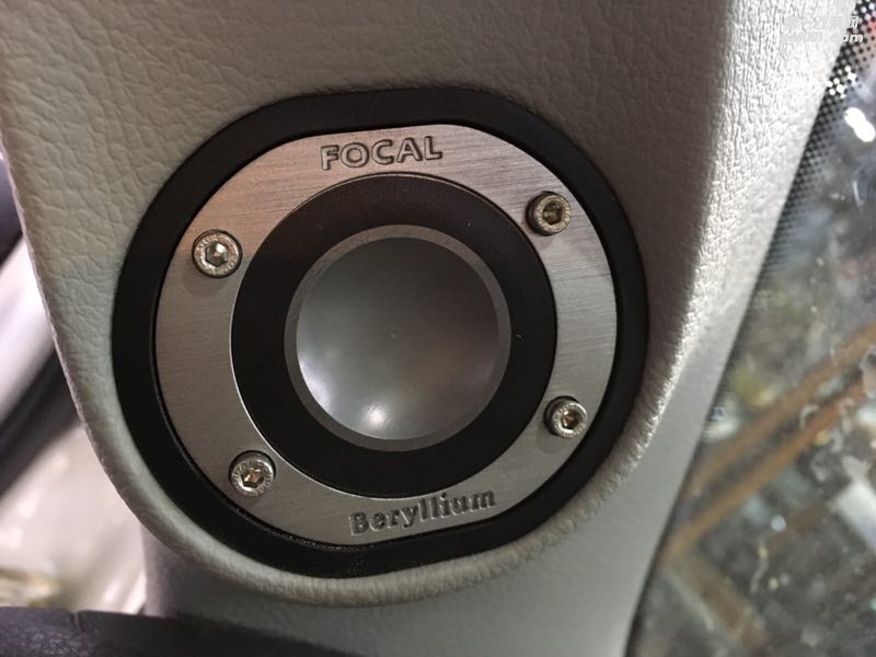 汕頭市星悅汽車音響大眾途觀改裝法國勁浪小烏托邦165WRC套裝喇叭搭配英國創(chuàng)世紀(jì)功放完美的音樂享受