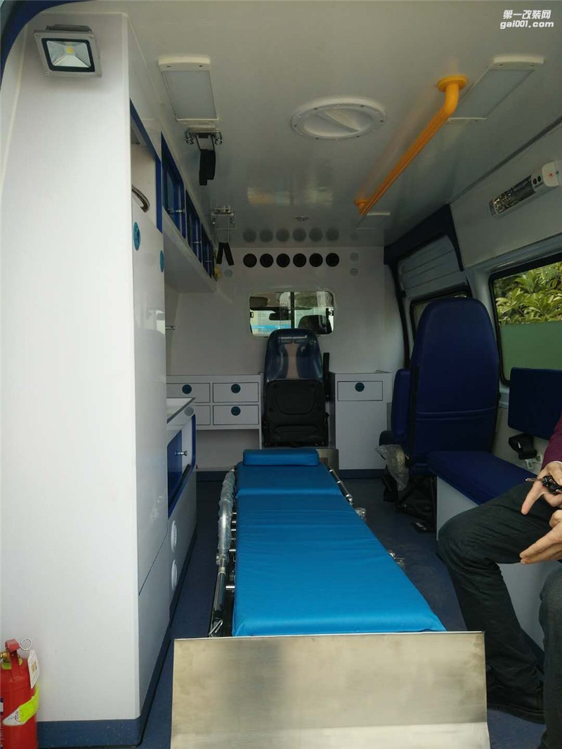 特種車(chē)改裝--標(biāo)救護(hù)車(chē)改裝