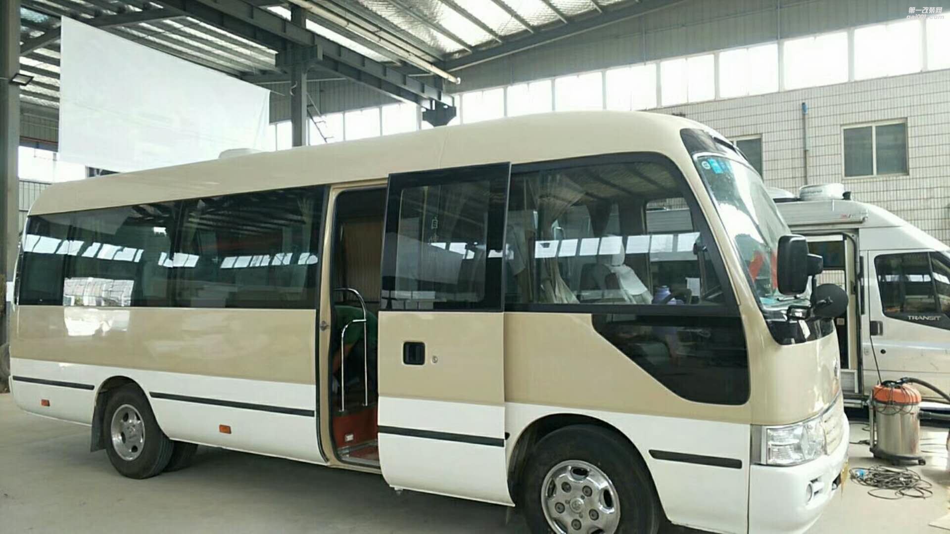 考斯特柚木地板效果