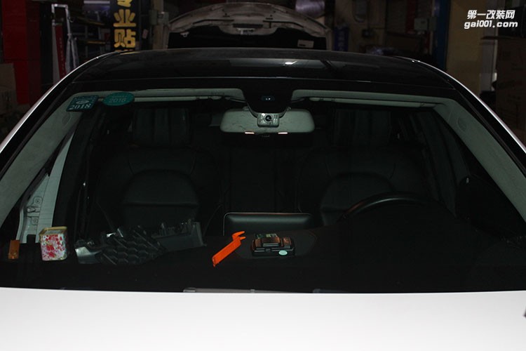 奔驰C200改装贵阳奔驰行车记录仪专车专用隐藏式行车记录仪