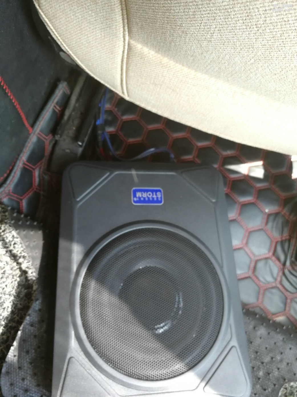 雅閣汽車音響改裝斯道姆m8超薄低音-音響玩家全國連鎖昆明樂升店