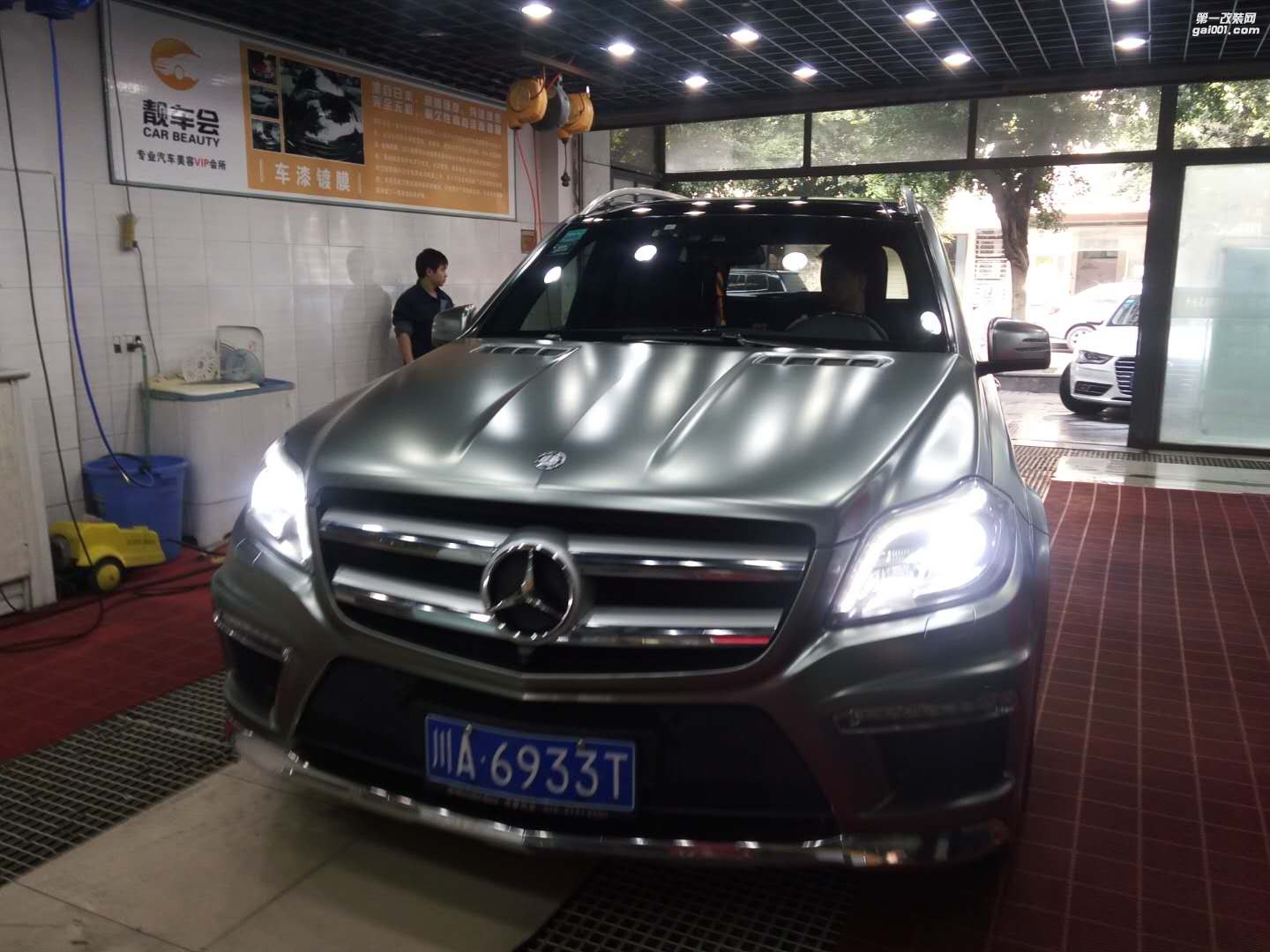 四川成都車(chē)衣裳奔馳GL500電光金屬鈦灰汽車(chē)改色貼膜