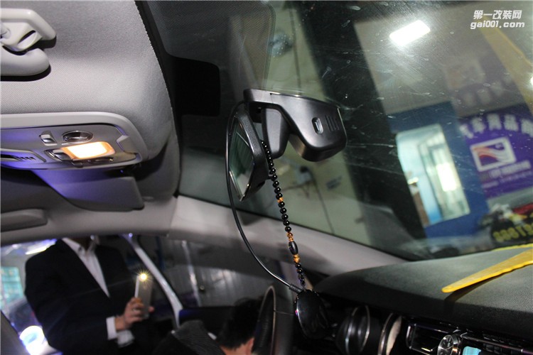 貴陽行車記錄儀標致408隱藏式行車記錄儀案例