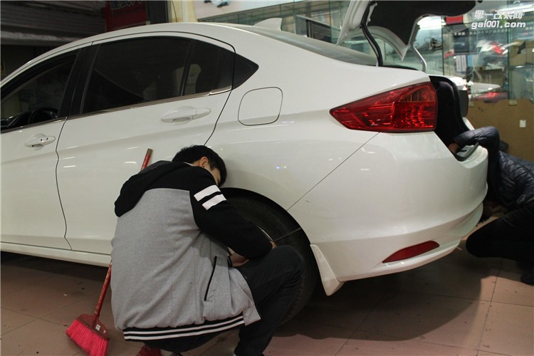 貴陽(yáng)改裝倒車(chē)?yán)走_(dá) 前雷達(dá)本田鋒范加裝前雷達(dá)倒車(chē)后雷達(dá)