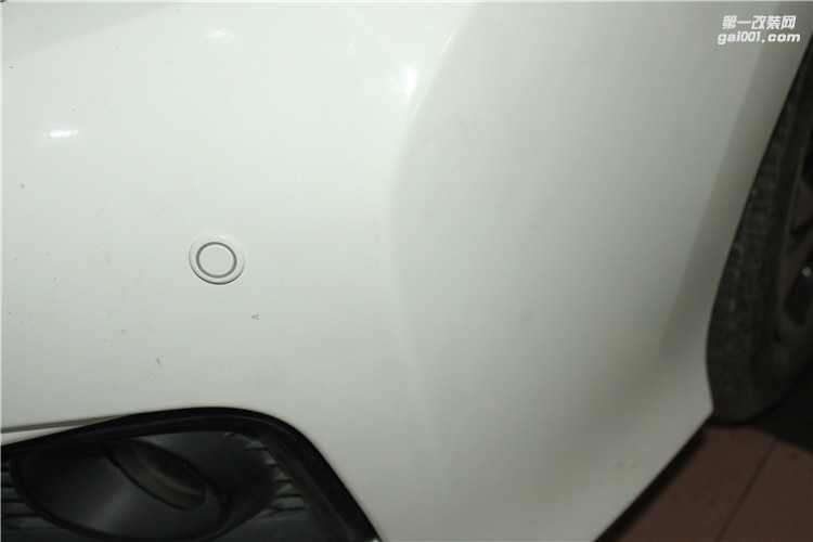 貴陽(yáng)改裝倒車(chē)?yán)走_(dá) 前雷達(dá)本田鋒范加裝前雷達(dá)倒車(chē)后雷達(dá)