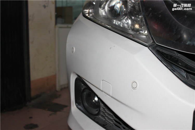 貴陽(yáng)改裝倒車(chē)?yán)走_(dá) 前雷達(dá)本田鋒范加裝前雷達(dá)倒車(chē)后雷達(dá)
